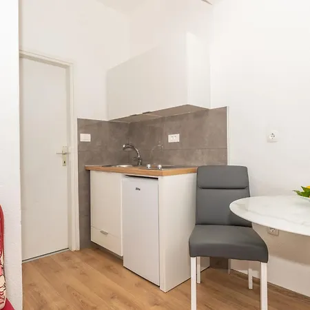 Lägenhet By The Sea - 21425 Makarska